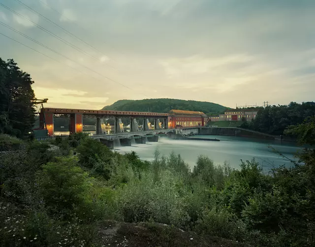 Laufwasserkraftwerk Eglisau in der Schweiz am Rhein (Gesamtleistung 43,4 MW)   