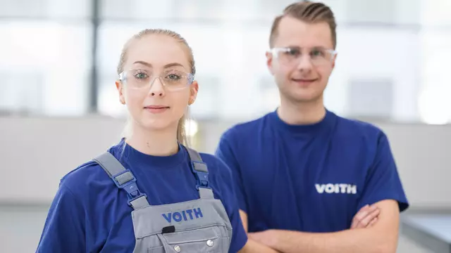 Two interns working at Voith 